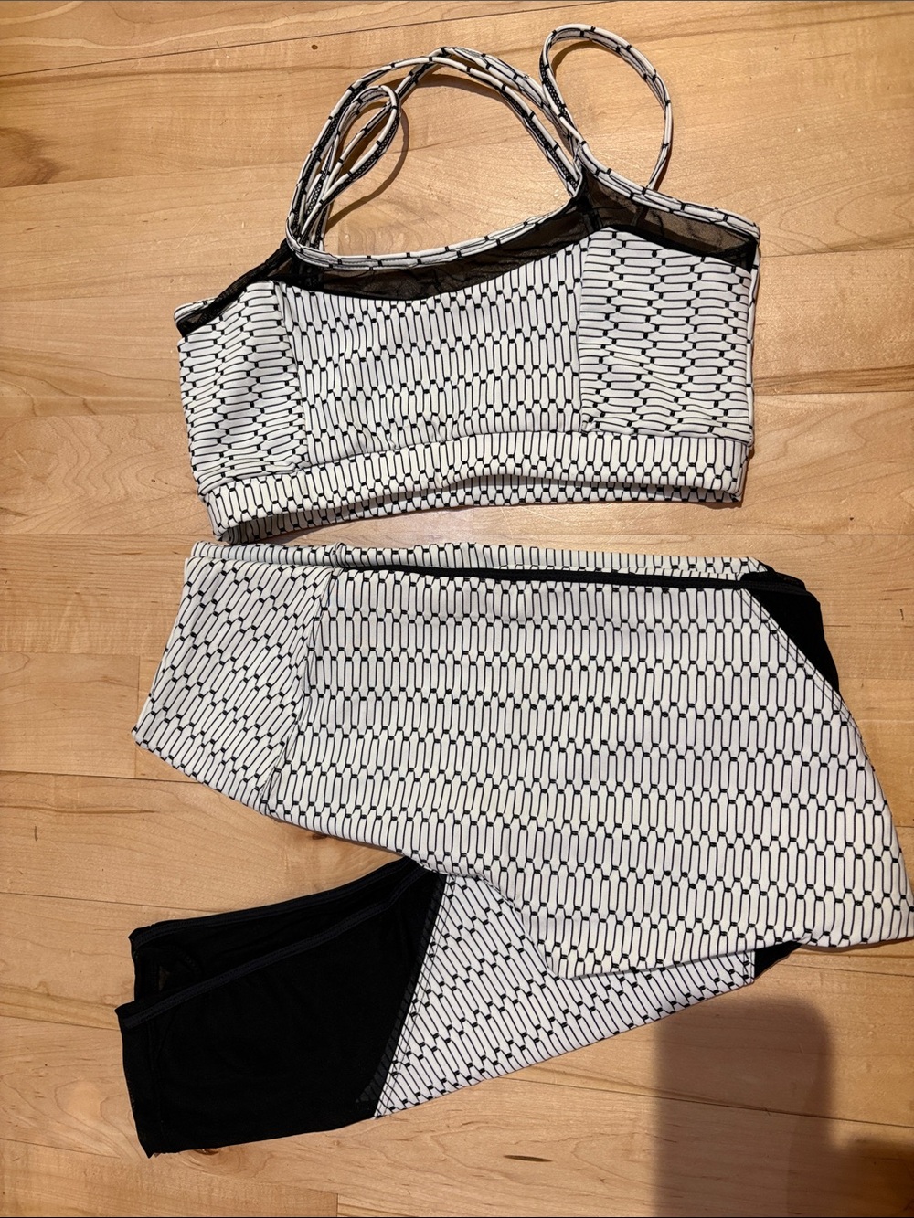 Women's Black & White Geometric Leggings and Crop Top Set